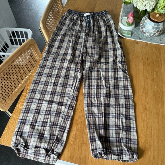 Hand Over Ex-Boyfriend Alex Pant - Picture 4 of 6